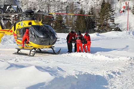 lavinaomlas_mentohelikopter_hegyek.jpg