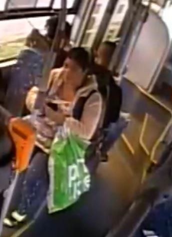 penztarca2_autobuszon_lopas.jpg penztarca2_autobuszon_lopas.jpg
