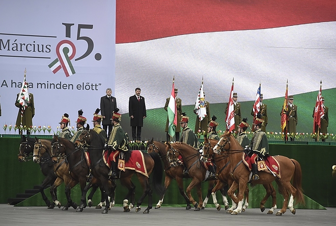 nemzeti_zaszlo_felvonas_180315_mti_2.jpg