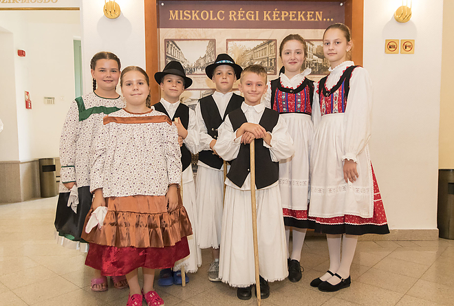 dunan_innen_tiszan_tul_-_tehetsegkutato_verseny_elovalogato20180526_bl_005_web.jpg dunan_innen_tiszan_tul_-_tehetsegkutato_verseny_elovalogato20180526_bl_005_web.jpg