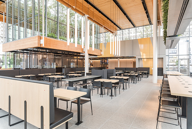 mcdonalds-flagship-restaurant-apple-store-03.jpg