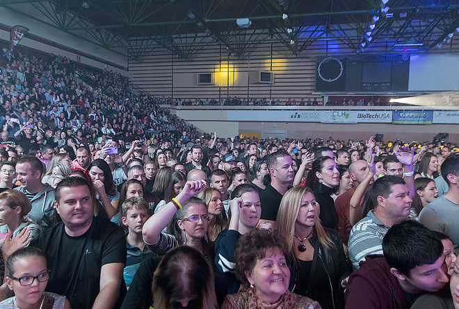 majka_arena_show_miskolcon20181110_bl_018_web.jpg