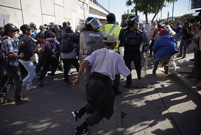 us_mexican_border.jpg
