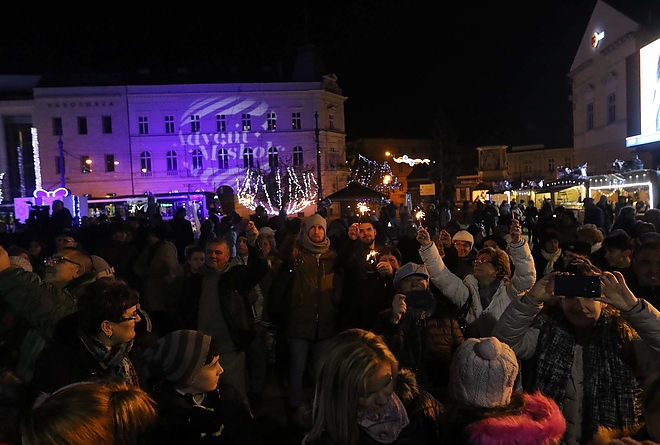 eneklo_fenyo_meszegyi_181210_ja_28.jpg