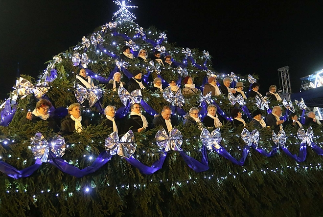 eneklo_fenyo_meszegyi_181210_ja_35.jpg
