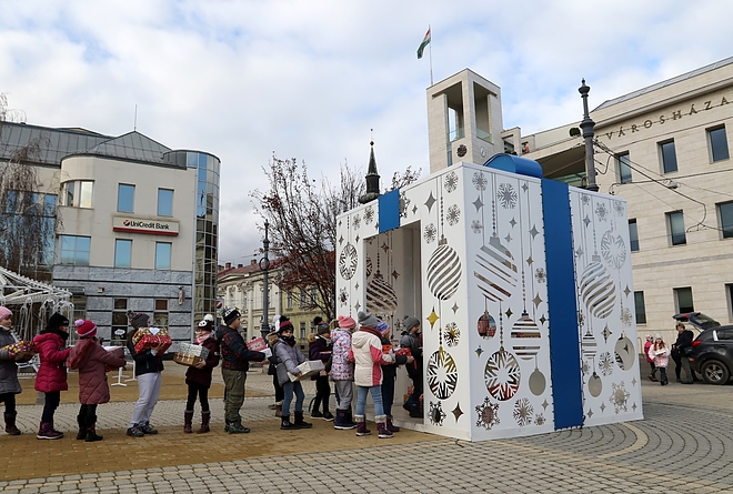 szabo_lorinc_iskola_szeretetdoboz_181211_ja_14.jpg