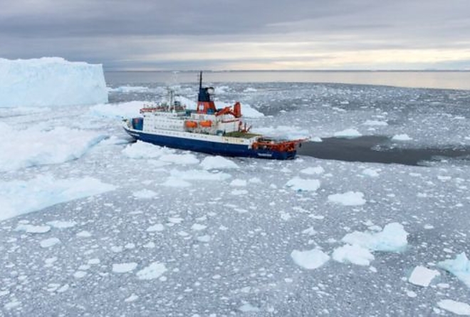 _96120144_polarstern-near-pine-island-glacier_by_thomas-ronge.jpg