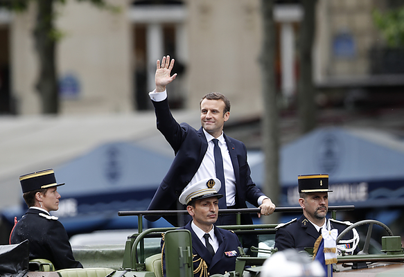 macron8.jpg