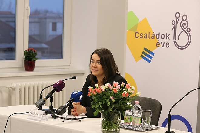 noi_informacios_kozpont_novak_csobor_180307_bl_1.jpg