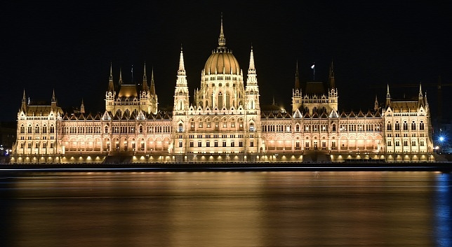 parlament.jpg