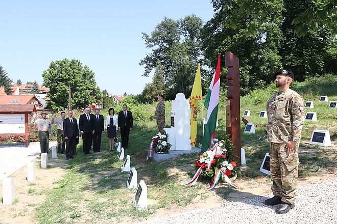 magyar_hosok_temeto_180527_bl.jpg magyar_hosok_temeto_180527_bl.jpg