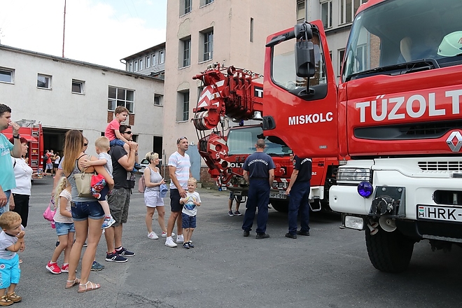 nyitott_szertar_tuzolto_laktanya_180527_bl_5.jpg nyitott_szertar_tuzolto_laktanya_180527_bl_5.jpg