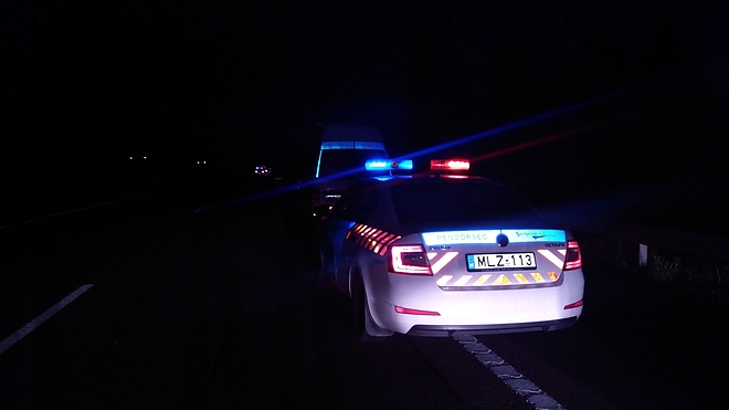 rendorauto_autopalya_ejszaka.jpg