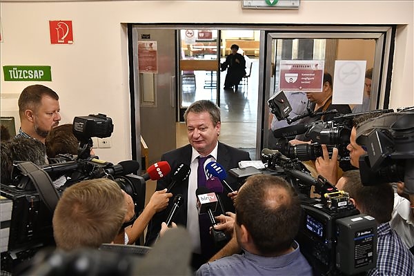 kovacs_bela_jobbik_birosag2.jpg