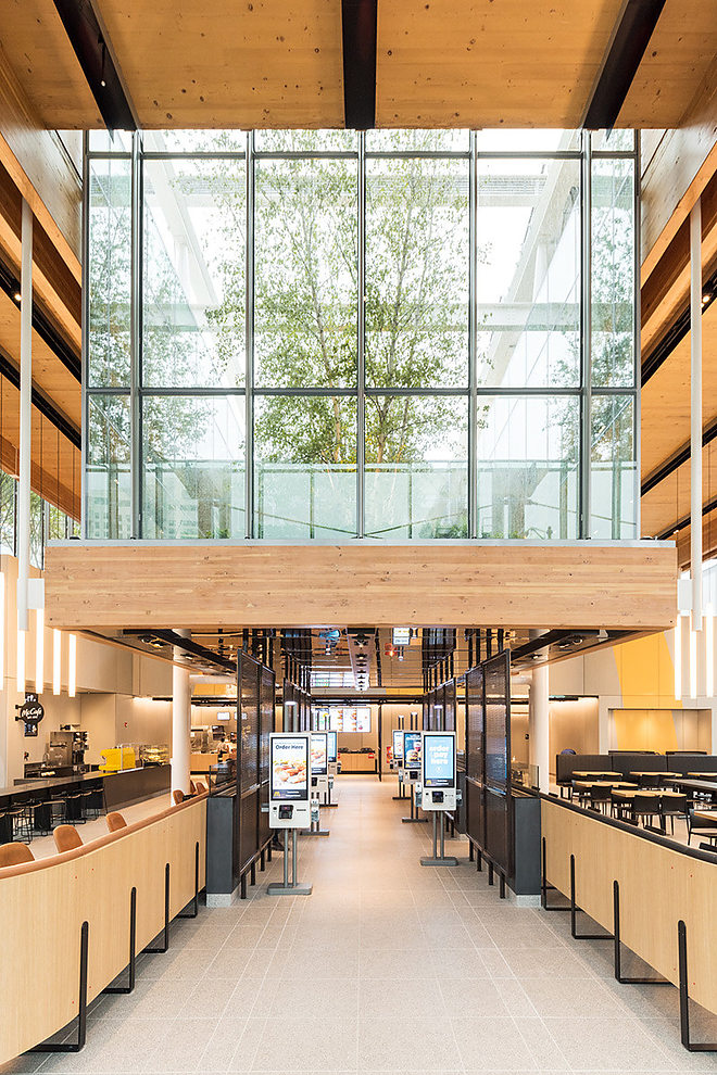 mcdonalds-flagship-restaurant-apple-store-02-800x1200.jpg