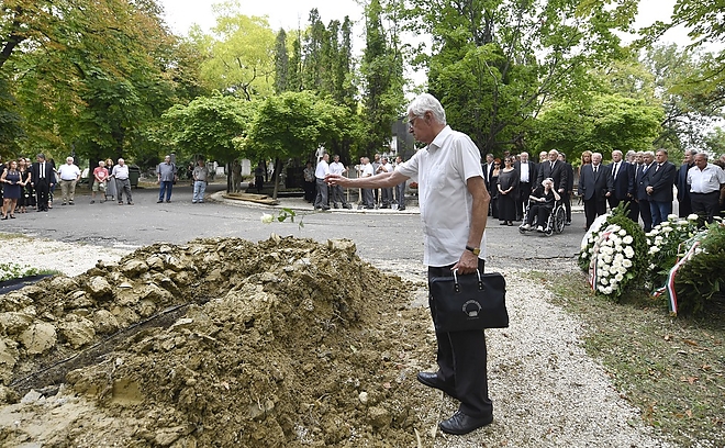 szepesi_gyorgy_temetes_180815_mti_4.jpg