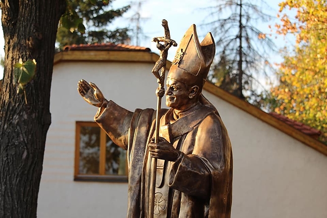 iijanospalpapa_szobor_pannonhalma.jpg