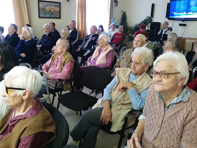 aranykor_gyertyagyujtas_advent_181207_2.jpg