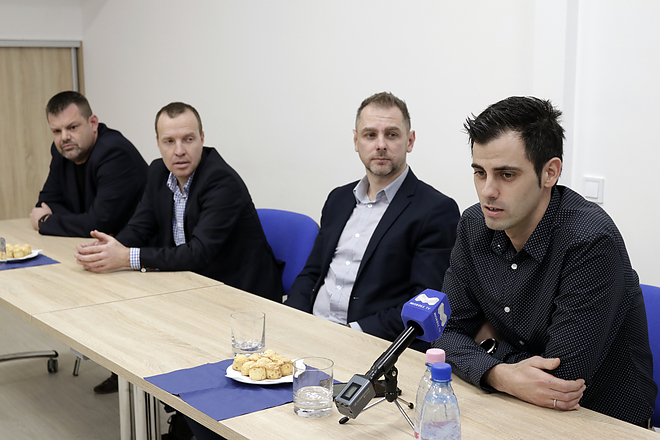 09_felsocikkbe.jpg