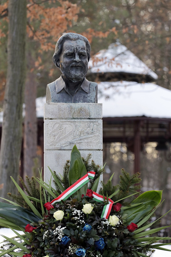 durell_szobor_koszoruzas_20190107_vcs_13.jpg