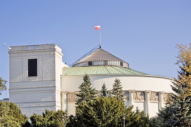 lengyel_parlament_zaszlo.jpg
