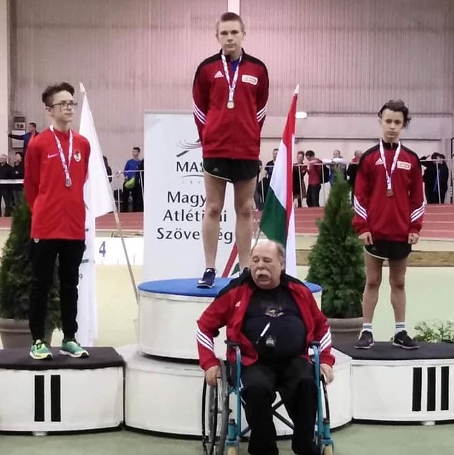 mvsi_atletika_fedettpalyas_ob_3.jpg