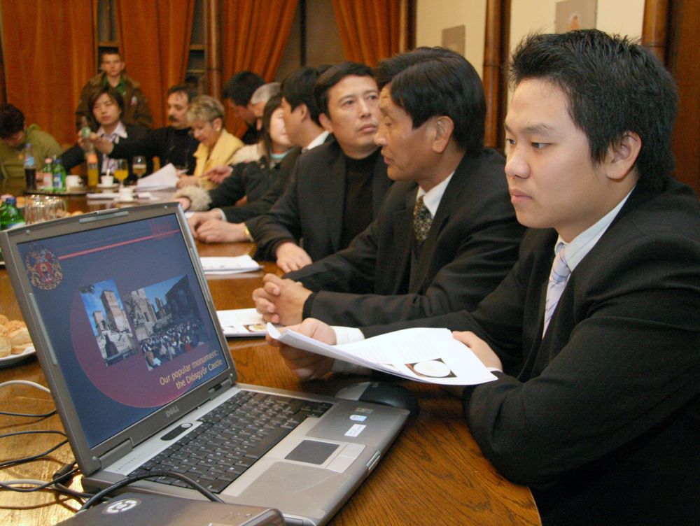 kinaidelegacio.jpg