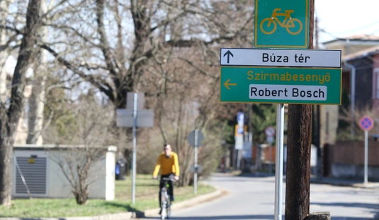 Miskolc érted fejlődik : Bosch - Katalin utca kerékpárút 