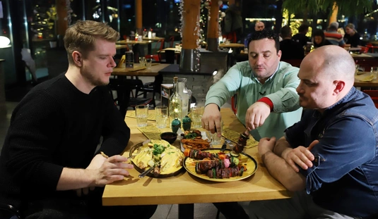 Acéllábos az Avalon Sörkert &amp;amp; Grill Gardenben 