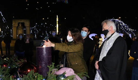 Adventi gyertyagyújtás a Szent István téren 