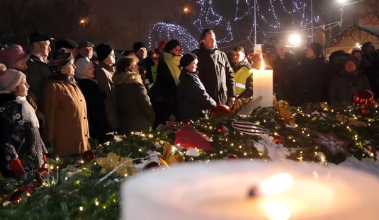 Második adventi gyertyagyújtás a Szent István téren 