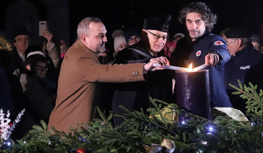 Adventi gyertyagyújtás a Szent István téren 