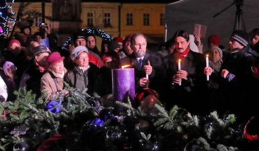 Adventi Gyertyagyújtás a Szent István téren 