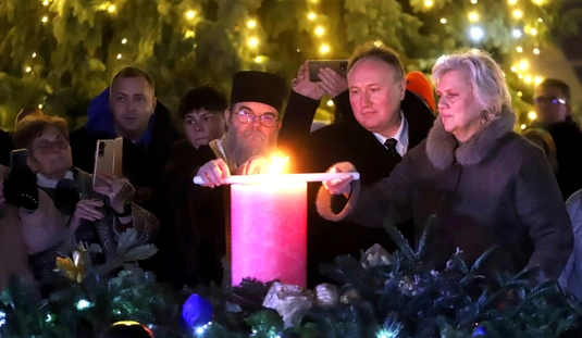 Adventi gyertyagyújtás a Szent István téren 