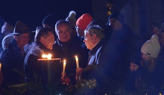 Adventi Gyertyagyújtás a Szent István téren 