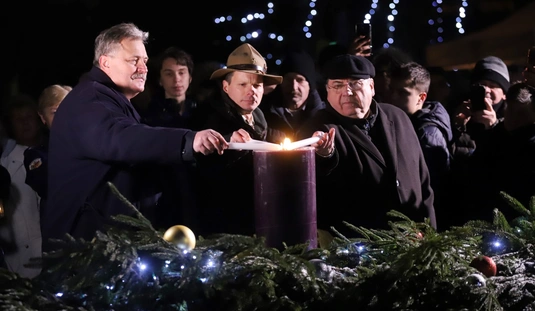 Adventi gyertyagyújtás a Szent István téren 