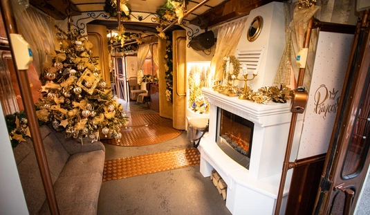 Így fest az adventi villamos belülről  