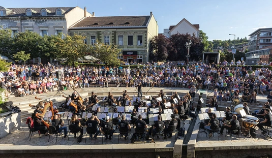 Aperitif a Szinva teraszon 