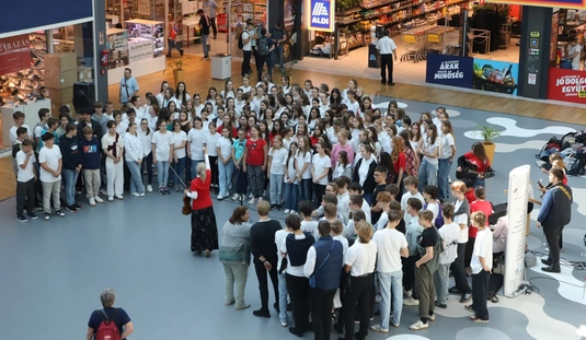 Ars Sacra flashmob a Miskolc Plázában 