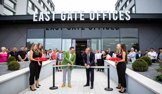 Megnyílt Miskolcon az East Gate Offices irodaház és az Il Baffo olasz étterem  