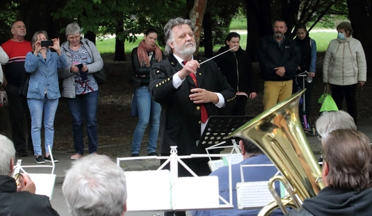 Perecesi Bányász Fúvószenekar koncertje Tapolcán 