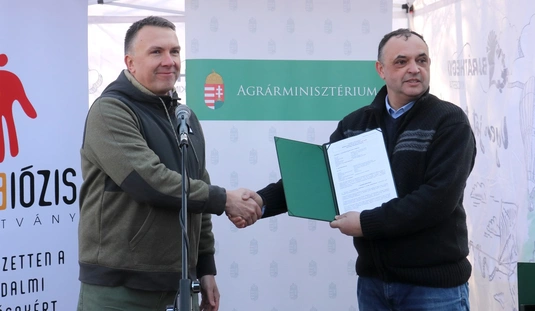 Adomány átadás a Baráthegyi Majorságban 