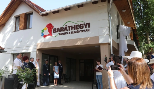 Baráthegyi Családbarát Panzió és Élménypark átadása 