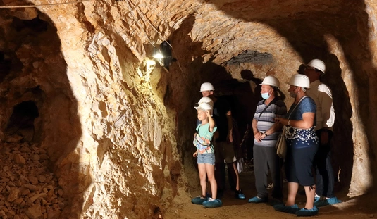 Száraz lábbal a barlangfürdőben 