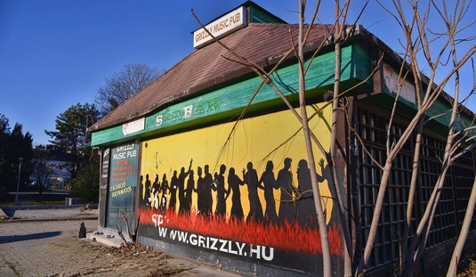 Bontás előtt a régi Grizzly 