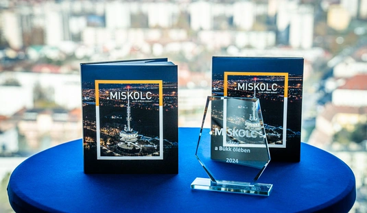 Könyv a Bükk városáról 