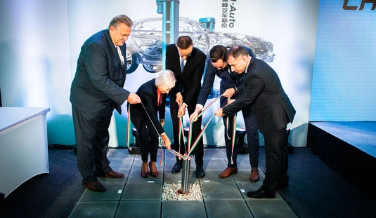 Chervon Auto alapkőletétel  