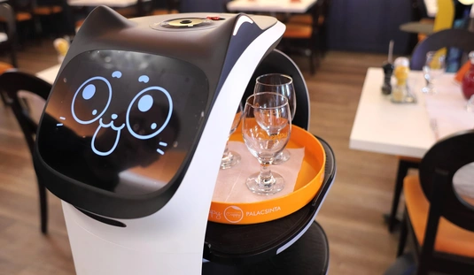 Éttermi robotok bemutatója 