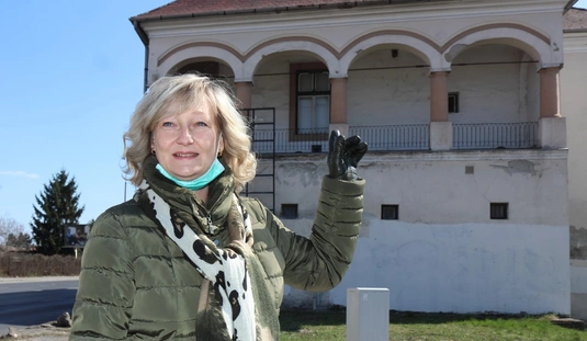 Felújításra vár a hejőcsabai gyógyszertár épülete 