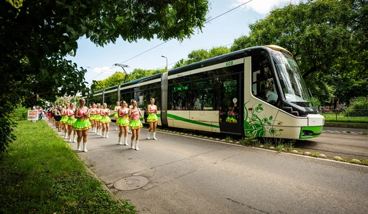 Kerti parti - Családi piknik és mazsorett felvonulás  
